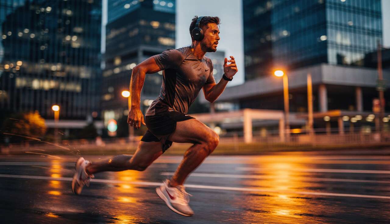 Écouter de la musique pour courir plus vite : mythe ou réalité ?