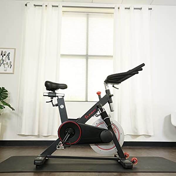 Plongez dans notre test complet du vélo d'intérieur Sunny SF-B1805 et explorez ses performances magnétiques exceptionnelles pour améliorer vos séances d'entraînement à domicile