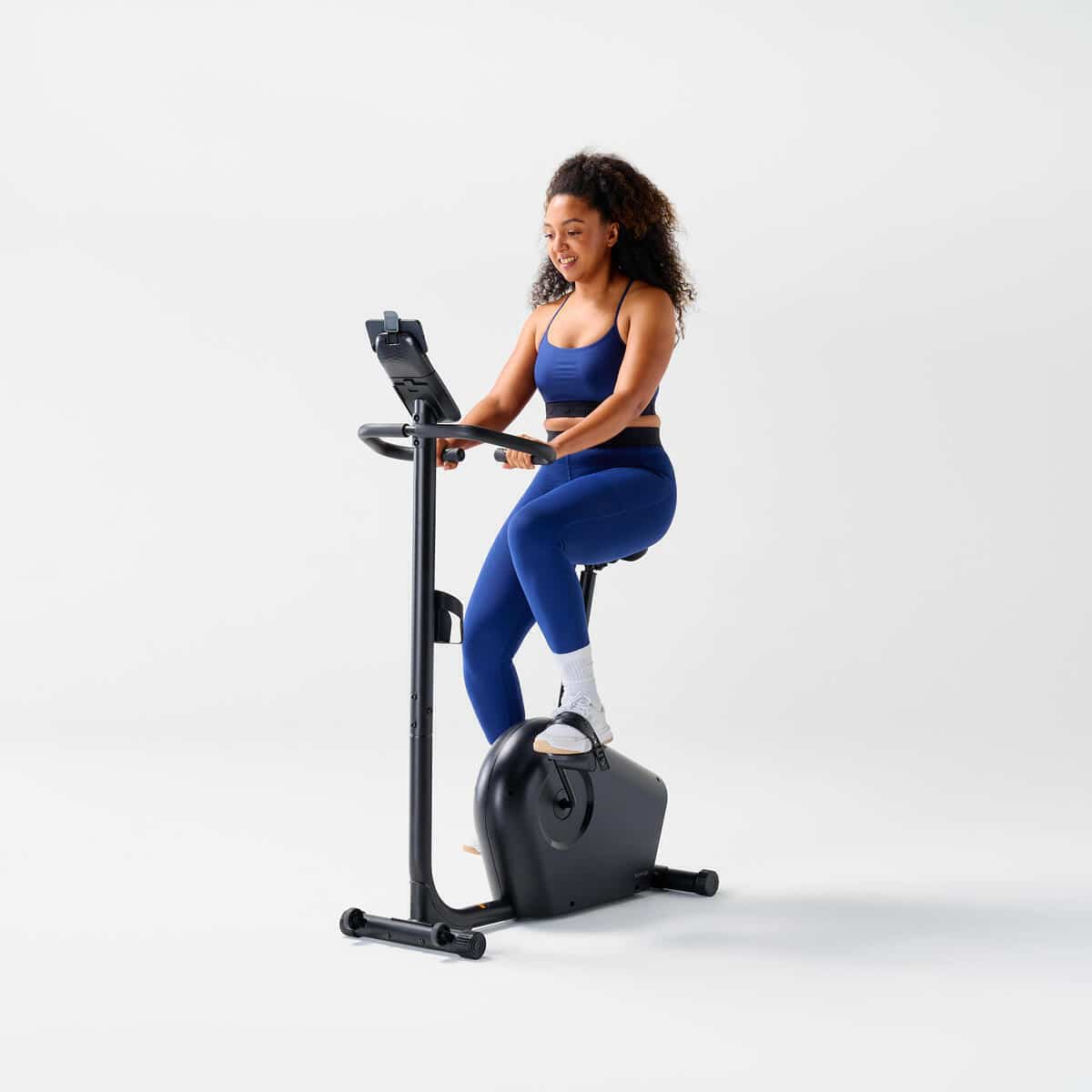 Test du vélo d'appartement EB140 B Decathlon : résistance motorisée au rendez-vous